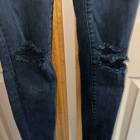 American Eagle Jean - Picture 2 of 5